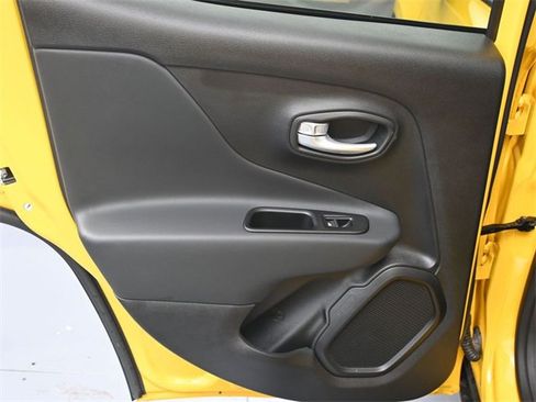 Used 2023 Jeep Renegade Latitude image 19