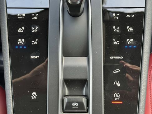 New 2025 Porsche Macan image 24