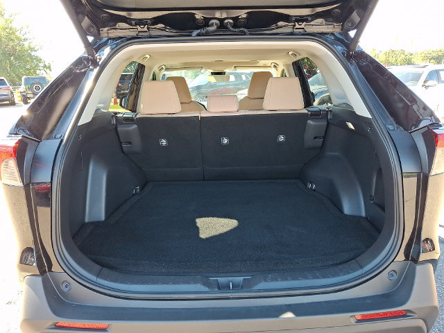 Used 2025 Toyota RAV4 XLE w/ Convenience Package FWD image 28