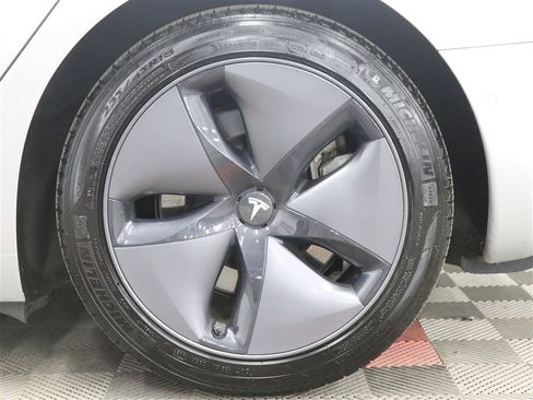 Used 2018 Tesla Model 3 Long Range RWD image 38