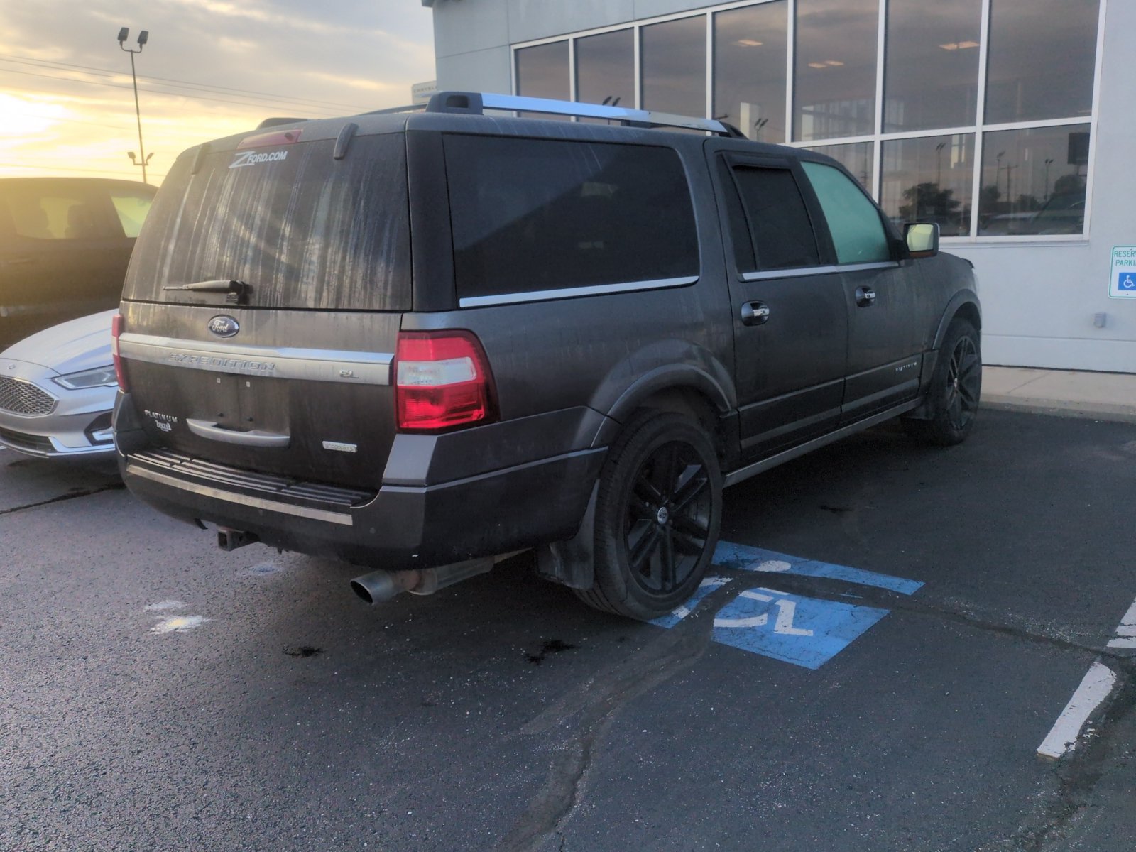 Used 2016 Ford Expedition EL Platinum AWD/4WD image 4