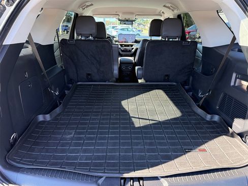 Used 2025 Ford Explorer Active w/ Active Comfort Package image 17