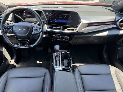 Used 2024 Chevrolet Trax RS w/ Sunroof Package FWD image 3
