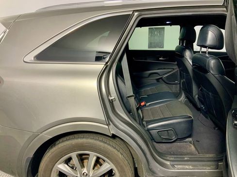 Used 2017 Kia Sorento SX image 31