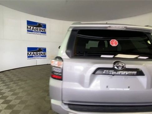 Used 2024 Toyota 4Runner TRD Off-Road Premium image 9