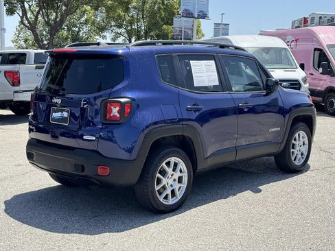 Used 2019 Jeep Renegade Latitude AWD/4WD image 6