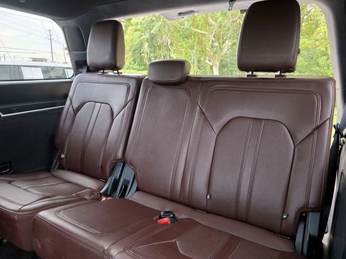 Used 2023 Ford Expedition Limited image 37