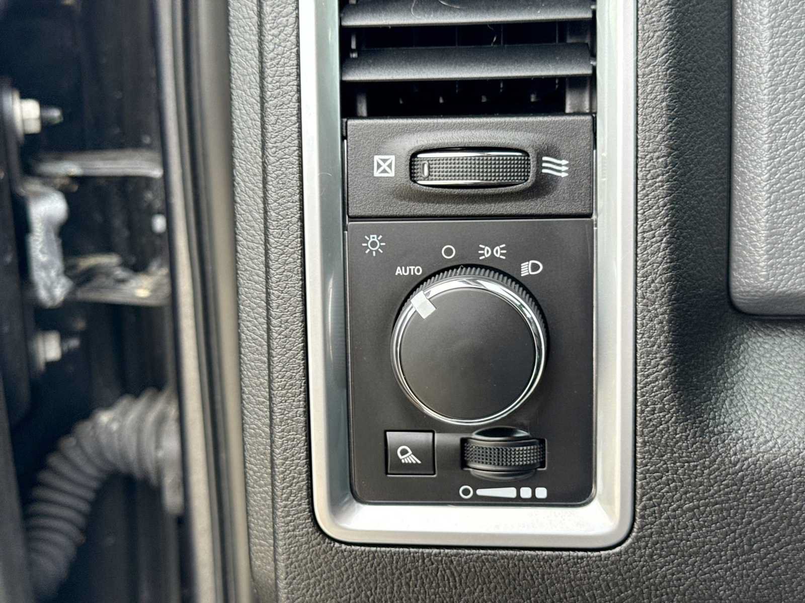 Used 2019 RAM 1500 Classic SLT AWD/4WD image 25