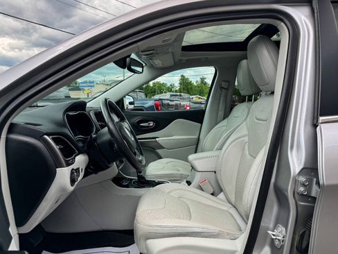 Used 2019 Jeep Cherokee Limited AWD/4WD image 22