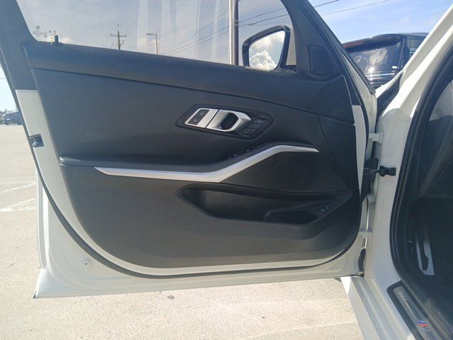 Used 2019 BMW 330i Sedan w/ M Sport Package RWD image 18