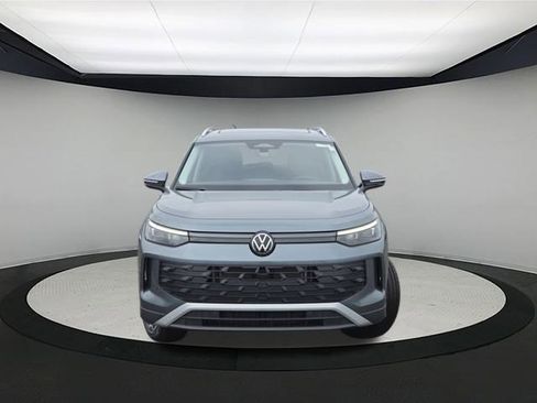 New 2026 Volkswagen Tiguan SE image 2
