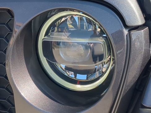 Used 2021 Jeep Gladiator Sport image 36