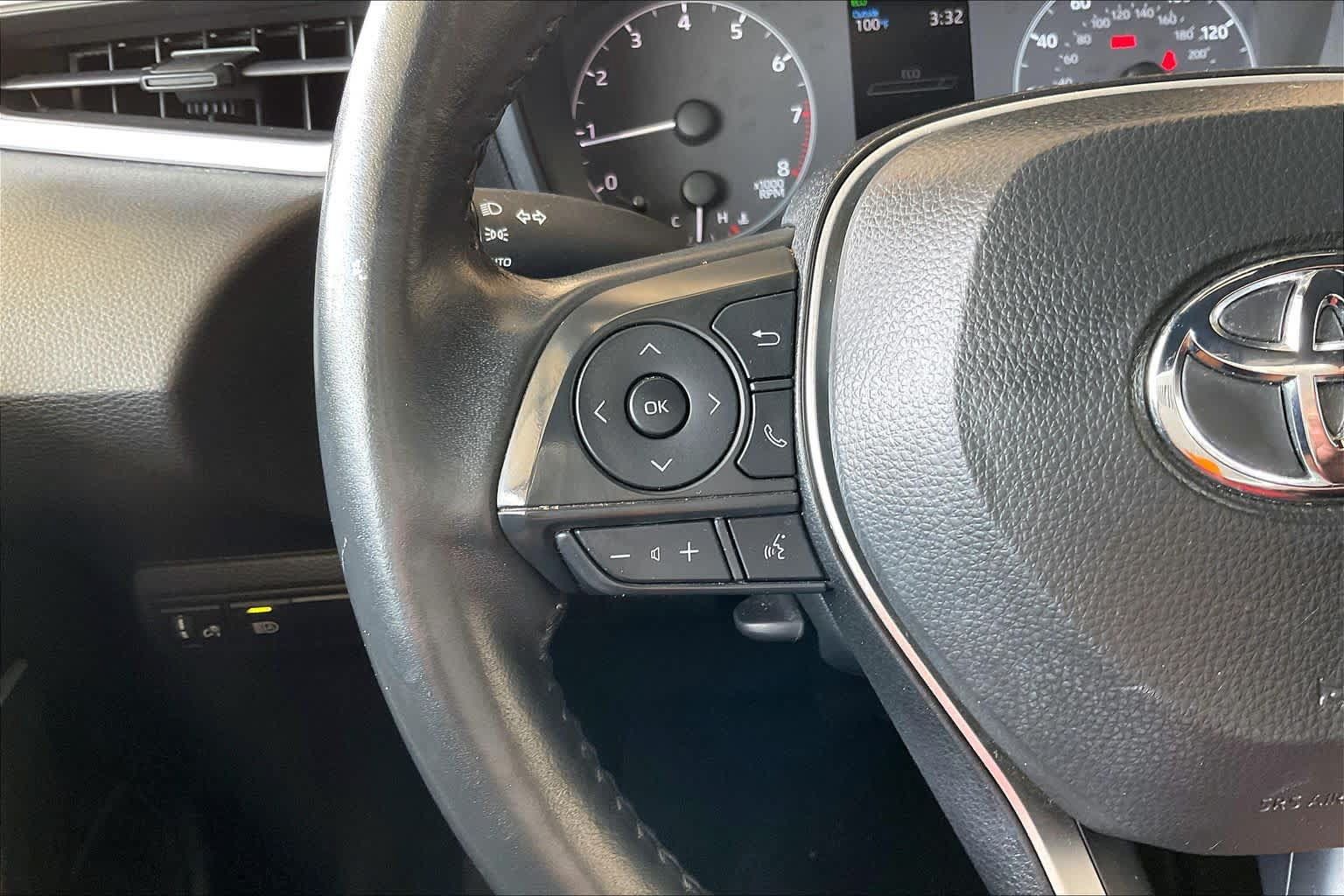 Used 2025 Toyota Corolla SE FWD image 24