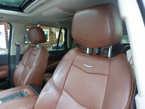 Used 2016 Cadillac Escalade Premium AWD/4WD image 24