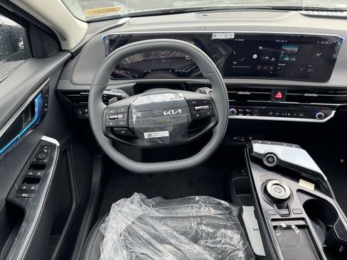 New 2025 Kia EV6 Wind image 10