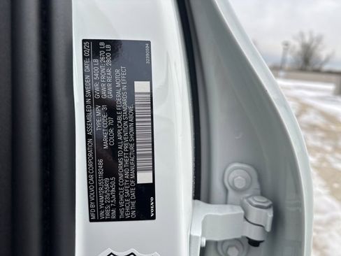 Certified 2025 Volvo XC60 B5 Core image 33