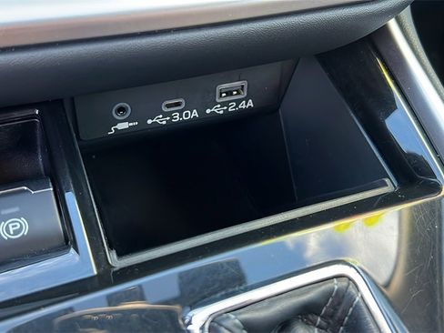 Used 2023 Subaru Outback Premium image 14