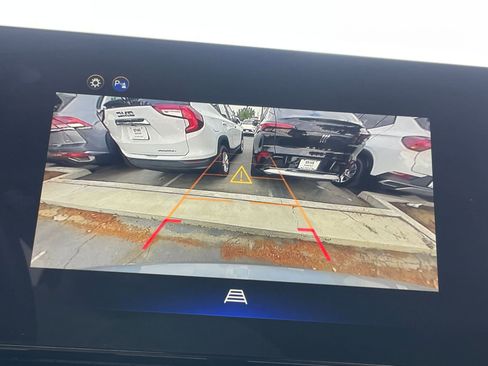 Used 2025 Chevrolet Equinox LT image 17