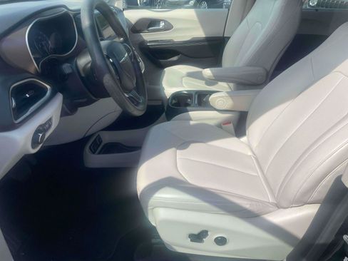 Used 2021 Chrysler Voyager Lxi FWD image 5