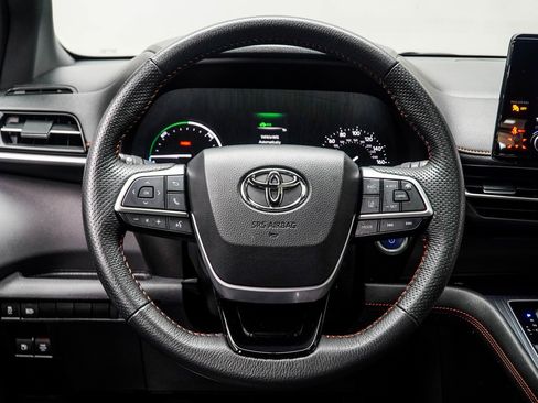 Used 2022 Toyota Sienna XSE image 15