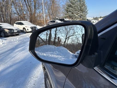 Used 2019 Toyota Highlander XLE image 5