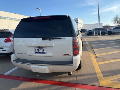 Used 2014 GMC Yukon XL Denali image 9