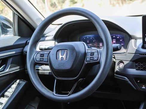 Used 2025 Honda Accord SE image 17