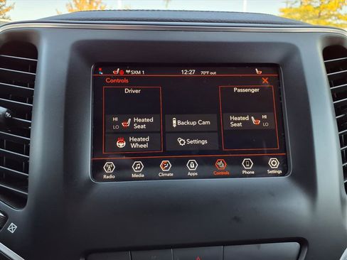 Used 2020 Jeep Cherokee Latitude Plus image 9