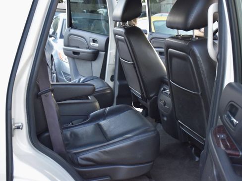 Used 2010 GMC Yukon Denali image 11