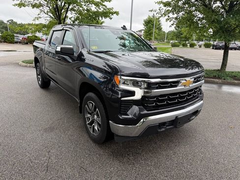 Used 2022 Chevrolet Silverado 1500 LT AWD/4WD image 7