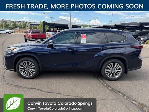Used 2026 Toyota Highlander Platinum AWD/4WD image 4