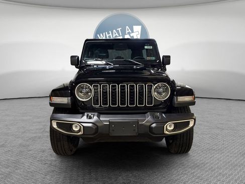 Used 2025 Jeep Wrangler Unlimited Sahara w/ Safety Group image 9