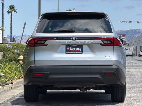 Used 2025 Toyota Grand Highlander FWD image 6