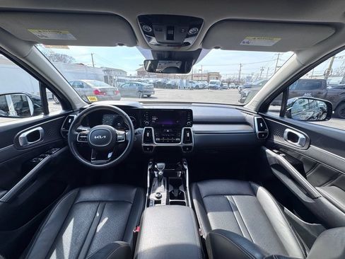 Used 2023 Kia Sorento SX AWD/4WD image 10