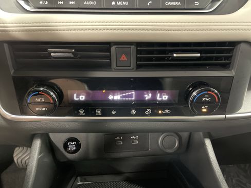 Used 2024 Nissan Rogue SV image 23