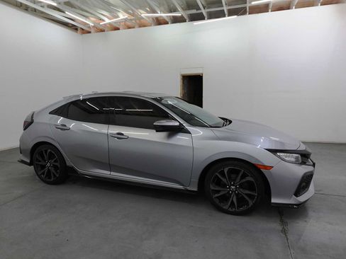 Used 2019 Honda Civic Sport Touring image 4