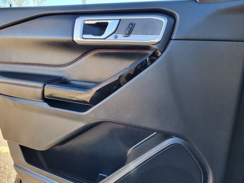 Used 2022 Ford Explorer ST-Line w/ Class IV Trailer Tow Package image 6