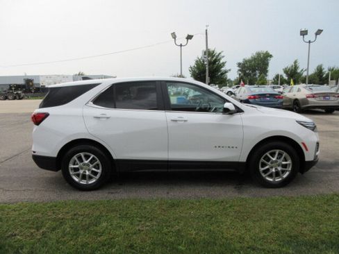 Used 2024 Chevrolet Equinox LT w/ LPO, Floor Liner Package image 4