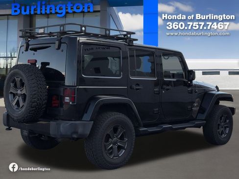 Used 2017 Jeep Wrangler Unlimited Sahara w/ Connectivity Group AWD/4WD image 6