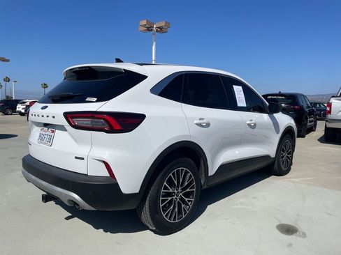 Used 2023 Ford Escape Active w/ Tech Pack #1 AWD/4WD image 2