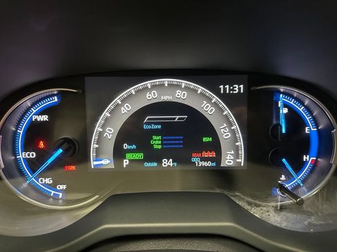 Used 2025 Toyota RAV4 XLE AWD/4WD image 23