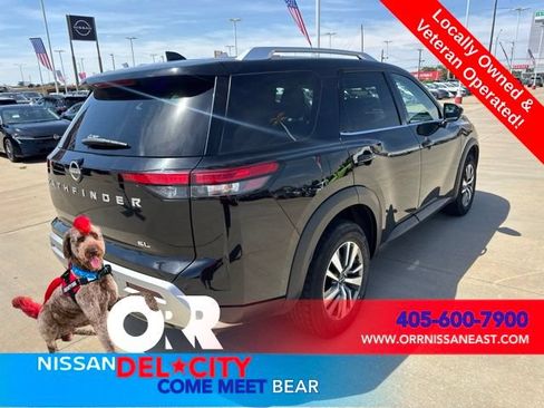 Used 2025 Nissan Pathfinder SL FWD image 5