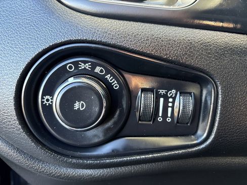 Used 2022 Jeep Renegade Latitude image 12