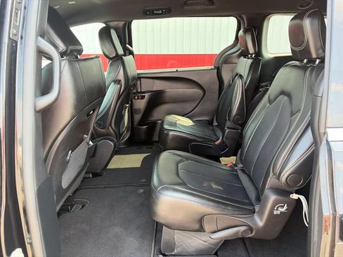 Used 2025 Chrysler Pacifica Select FWD image 39