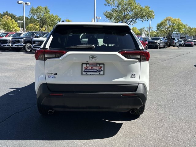 Used 2019 Toyota RAV4 LE AWD/4WD image 12