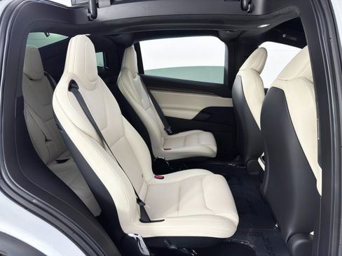 Used 2023 Tesla Model X image 43