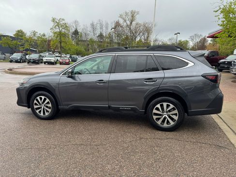 Used 2024 Subaru Outback Premium AWD/4WD image 4