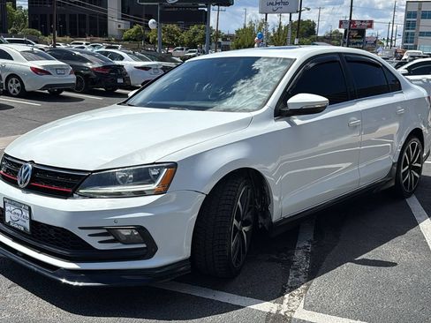 Used 2018 Volkswagen Jetta GLI FWD image 7