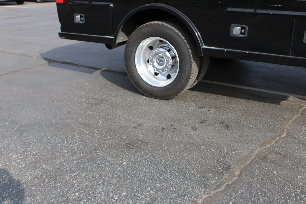 Used 2023 Ford F550 4x4 Regular Cab Super Duty image 37