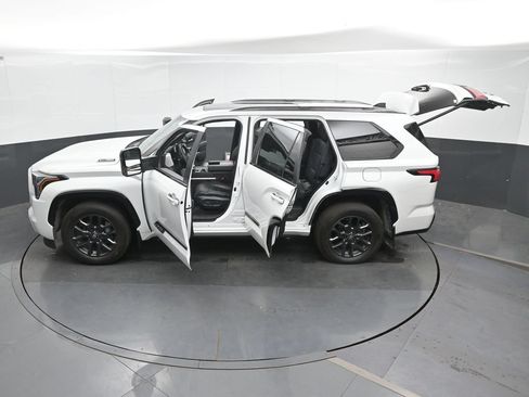 Used 2025 Toyota Sequoia Platinum AWD/4WD image 51